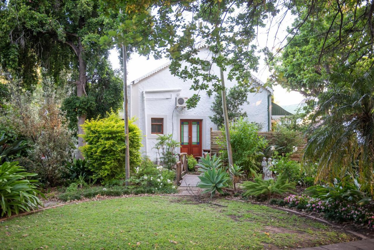 Leo Guest House Robertson Exterior photo